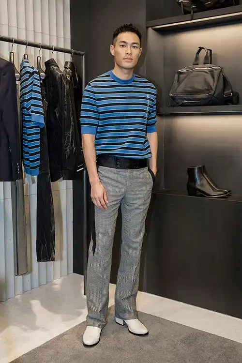 杨佑宁旋风抵港冒险王即将挑战铁人三项赛