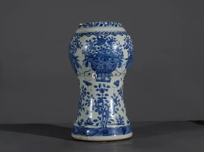 明万历青花花卉纹大花觚