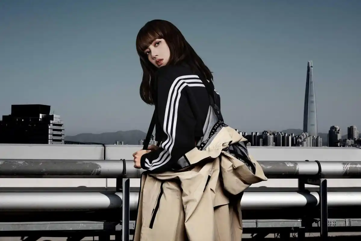 官方新闻 / blackpink 团员 lisa 率性演绎 adidas myshelter 防水