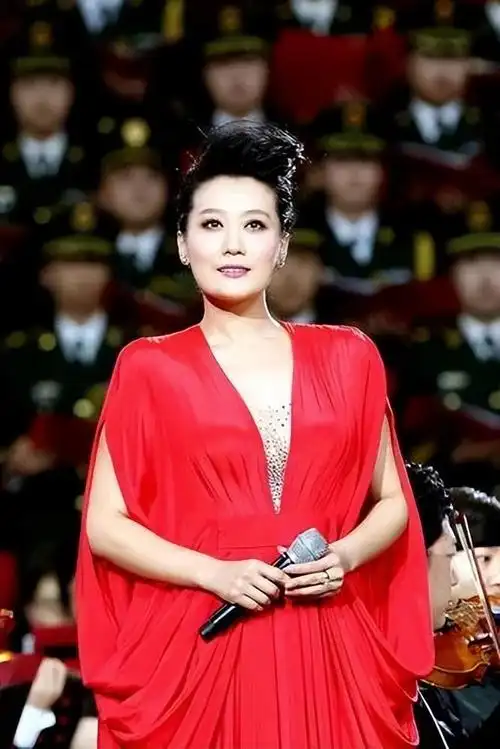 军旅歌手谭晶简介(谭晶丈夫邓中翰)