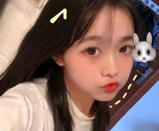 初中女生自以为"很美"的行为,实则令男生反感,老师也看不下去