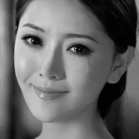 流泪女头像黑白,女生头像图片