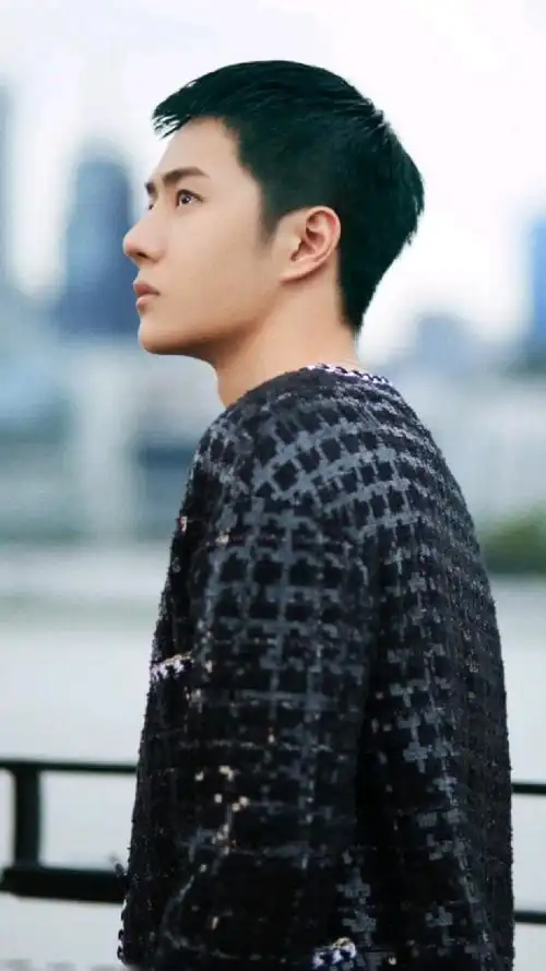 王一博绿色寸头,利落短发酷酷香家少年,情人节惊喜-度小视