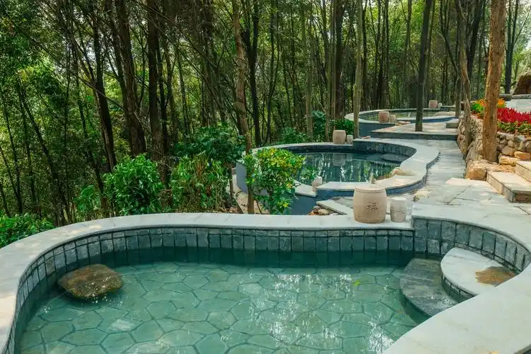 张家界万福温泉酒店双人间一晚赠送万福温泉水世界门票2张