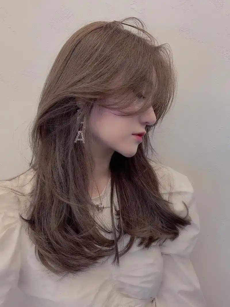 冷茶棕.#创作灵感 #高级感显白发色推荐 #简单又好看的发型 - 抖音