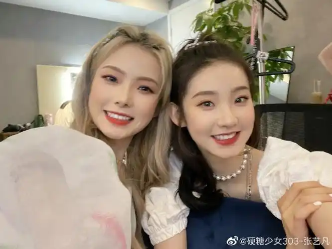 张艺凡卡点发文为陈卓璇庆生##张艺凡愿意永远当陈卓璇的枕头