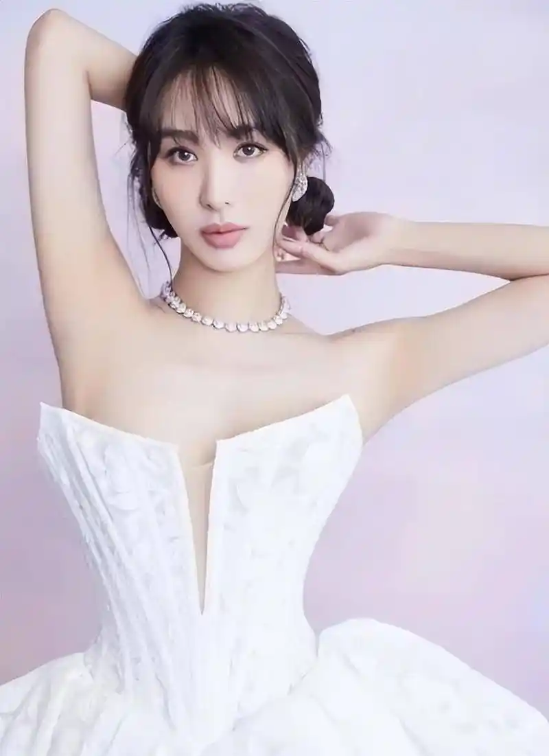 李菲儿演技遭质疑苑琼丹怒怼回家睡觉吧
