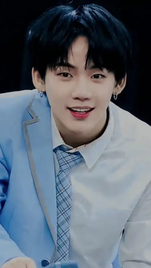 有没有人给我推荐几个韩娱的男爱豆,最好是男团的,要长的帅的!