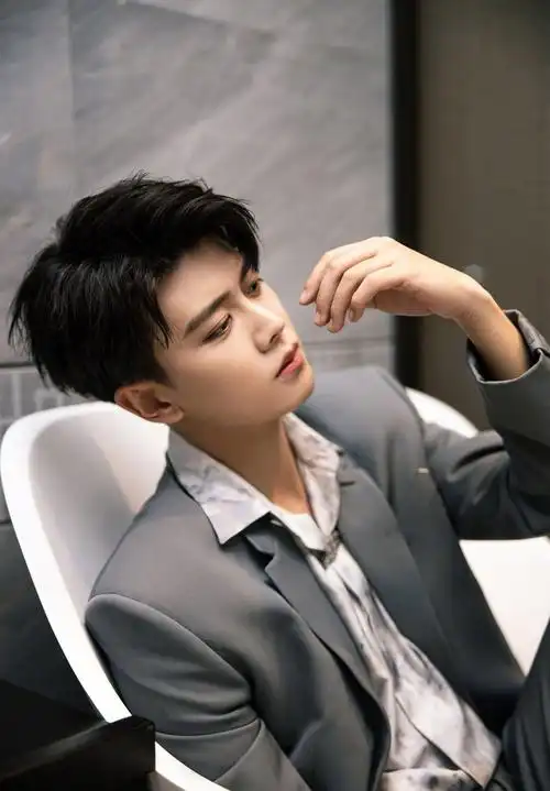 任嘉伦的穿搭我就开门见山的说了一个字帅