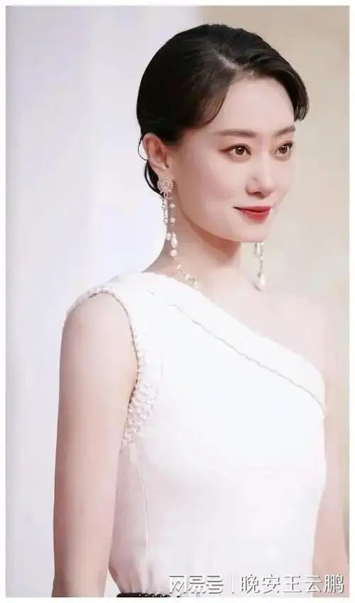 如今回首过去,张小斐的逆袭之路充满了艰辛与泪水.