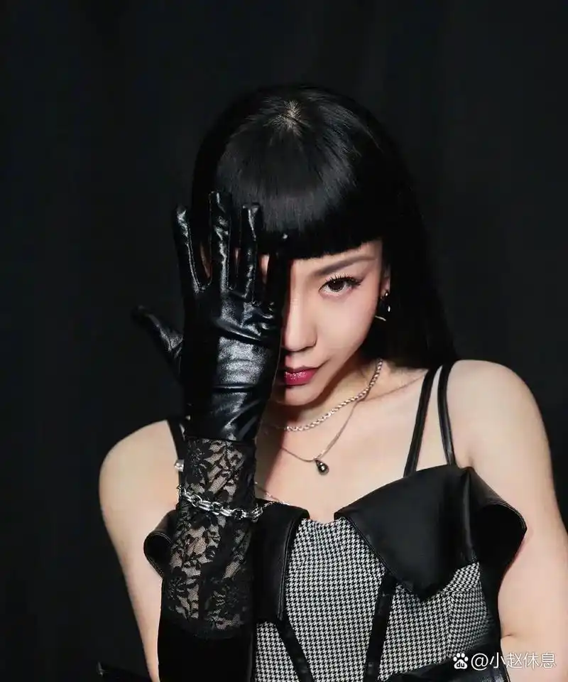 吴莫愁:逆袭女王的传奇经历 吴莫愁,曾是娱乐圈的巨星,如今再次回归