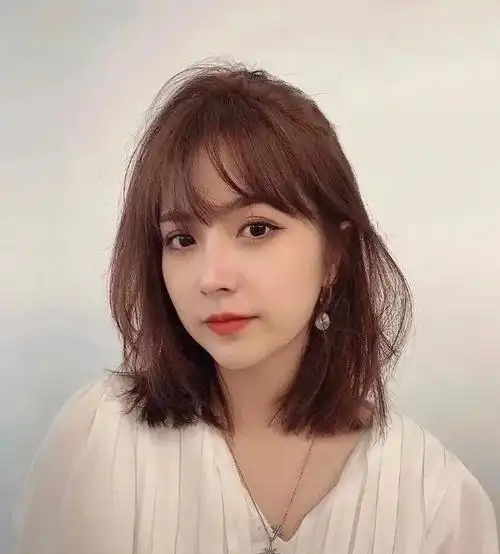 2021流行减龄齐脖短发呀