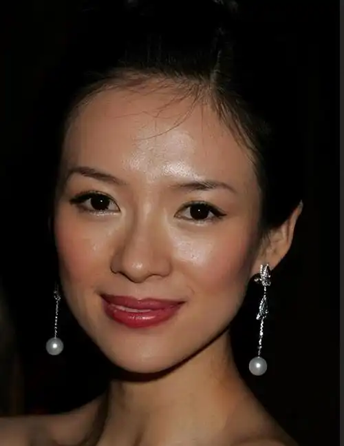 卸妆后的章子怡展现出普通人的一面眉毛淡脸发黄气质仍不减