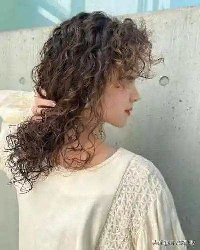 脸盘大头发少适合什么发型(头发稀少大脸适合发型) - 来梅号