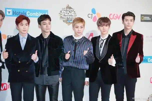 边伯贤,金钟大,朴灿烈,都敬秀,金钟仁,吴世勋9名成员的形式展开活动