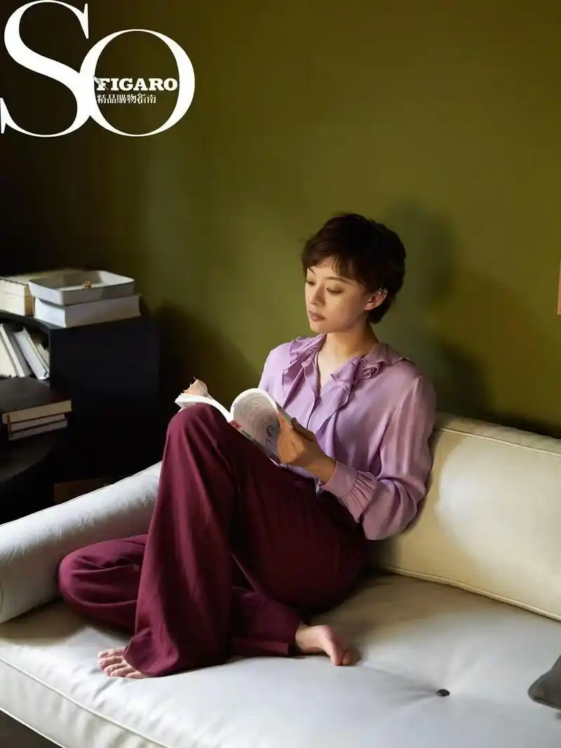 孙俪最新写真大片曝光 一袭修身连衣裙浅笑迷人