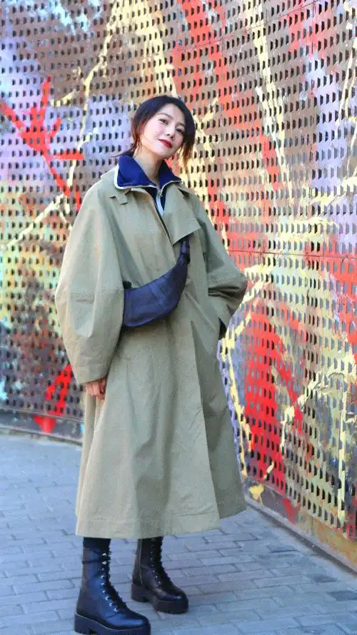 高圆圆分享春日风衣穿搭换季的时候不要感冒哦大家也注意保暖