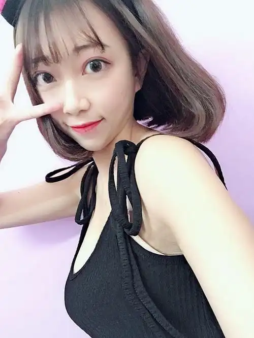 术前诊断这位求美者属于典型的青春期乳房发育不良,导_圈子-新氧美容