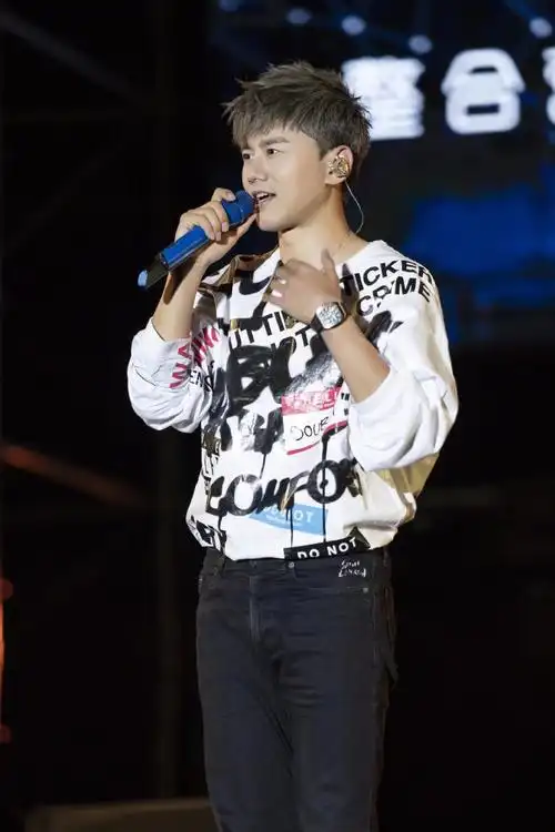 2018张杰扬州商演_图片_视频集锦-爱豆app