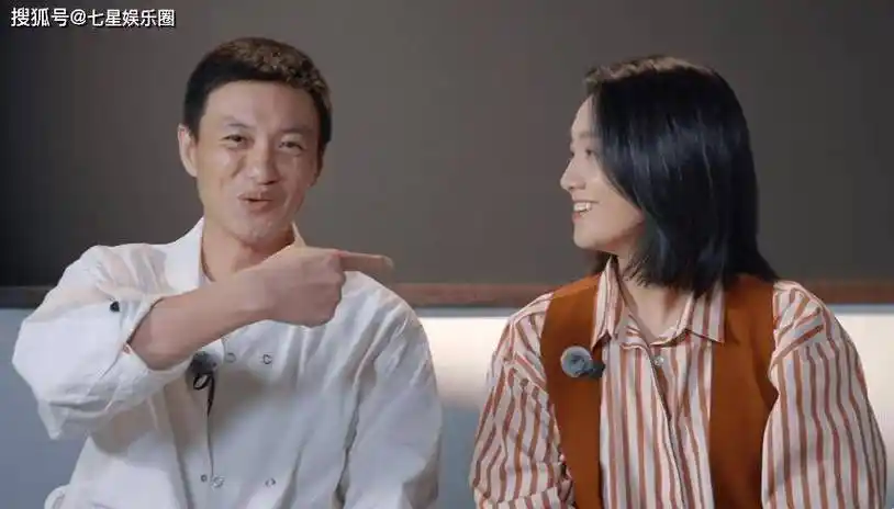 在自我介绍环节,周一围不仅回忆了结婚年龄,还回忆了自己的年龄.