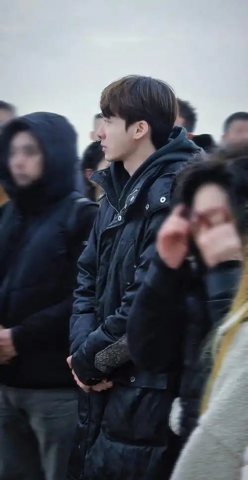 挑战每天按相册顺序发一张李易峰的照片