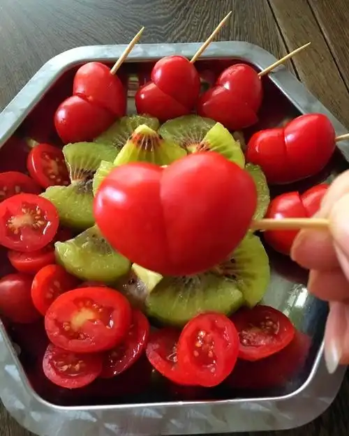 奔跑的小猪107做的心型圣女果