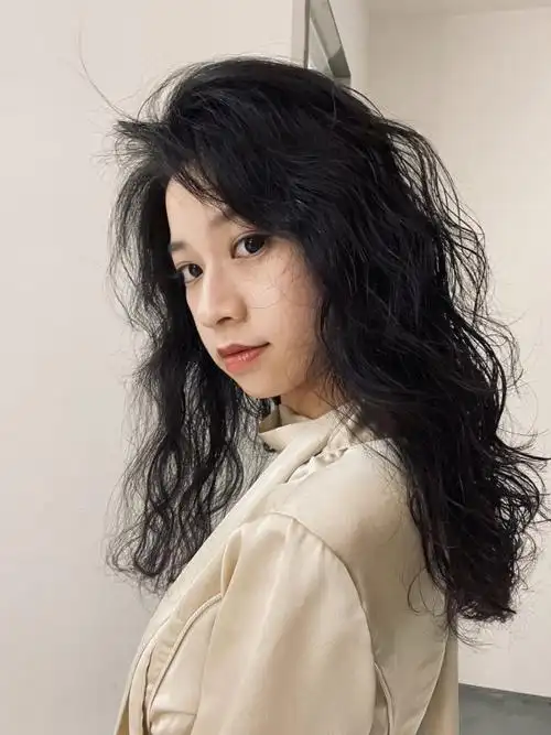 懒人必备的女生长发港风慵懒卷发太洋气啦,中长发图片,发型图片