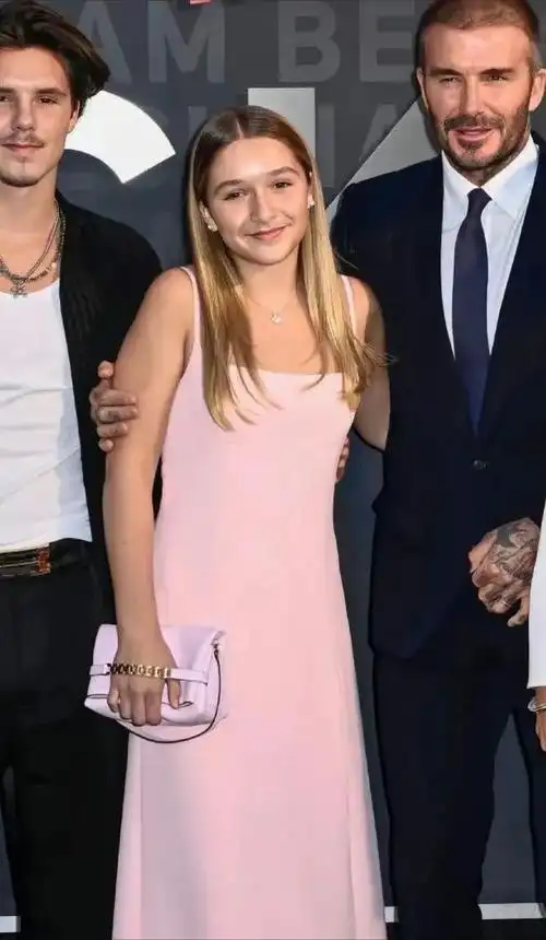 贝克汉姆女儿小七继承爸爸优秀基因变得越来越有气场