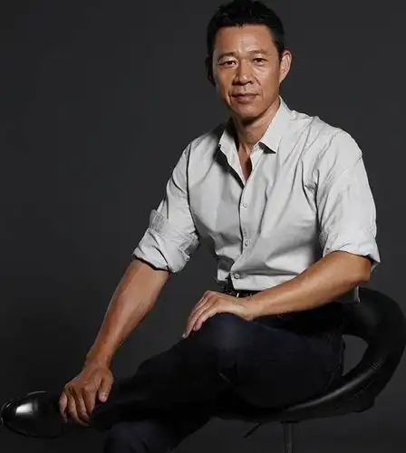 吴尊爸爸71岁长得像31岁60岁张丰毅看着比儿子还年轻2