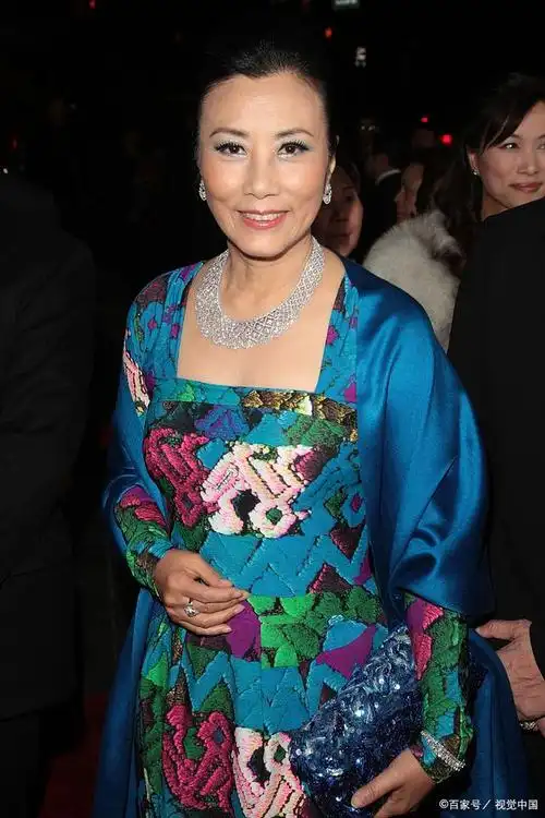 在瞬息万变的娱乐圈,有些名字注定会被岁月铭记,汪明荃便是其中之一.