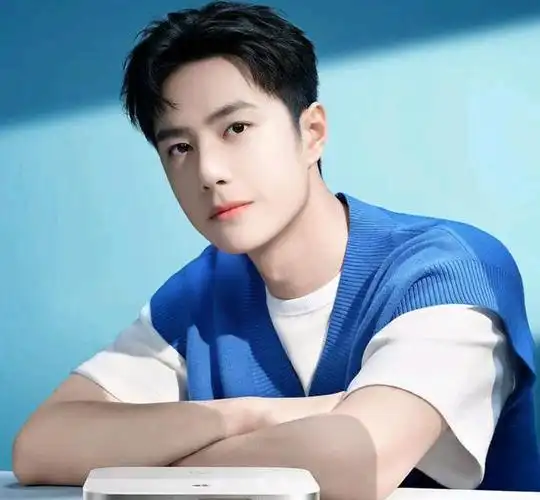 王一博一身蓝衣出镜,清新以外,还带着小福利-八卦-雷客网