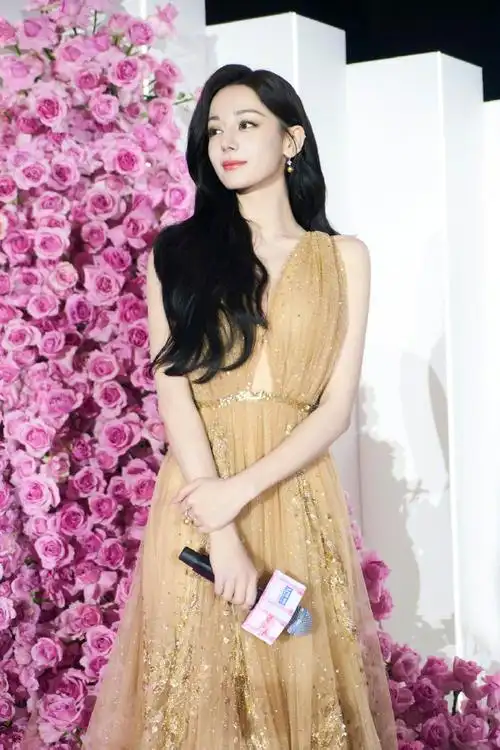 迪丽热巴十八岁就认识辛芷蕾了##美学前沿