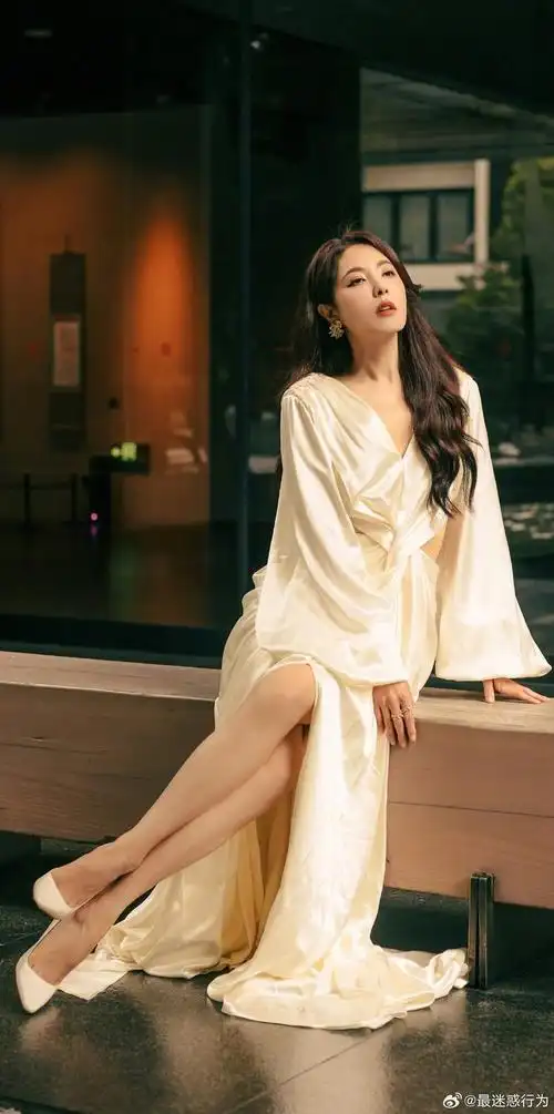曾黎优雅迷人写真图集__财经头条
