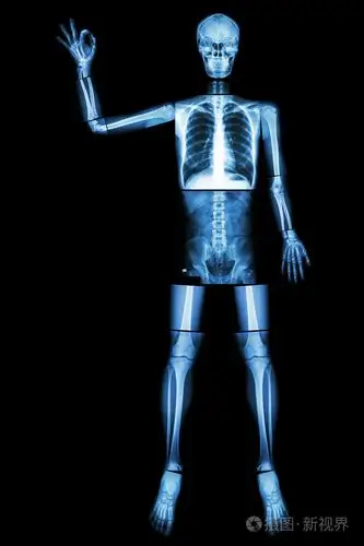 好的骨架(人骨举起手和好的标志)(全身)
