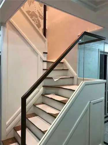 南京厂家定制实木钢化玻璃踏板护栏