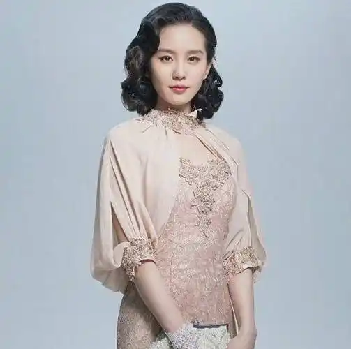 原创刘诗诗民国风造型亮相留一头复古卷发网友仿佛穿越了