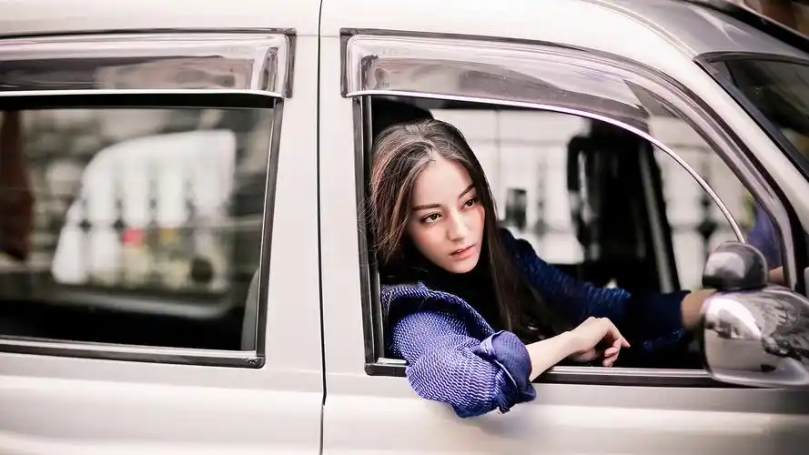 迪丽热巴图片高清电脑桌面壁纸