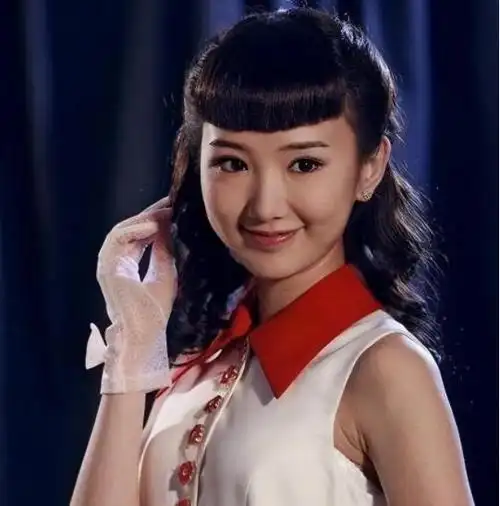 毛晓彤:亲爹敲诈5000万,被4年男友背叛,她的痛苦你想象不到