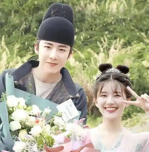 赵露思刘宇宁恋情曝光?女方约闺蜜薛佳凝聚餐,男方被拍到同场!