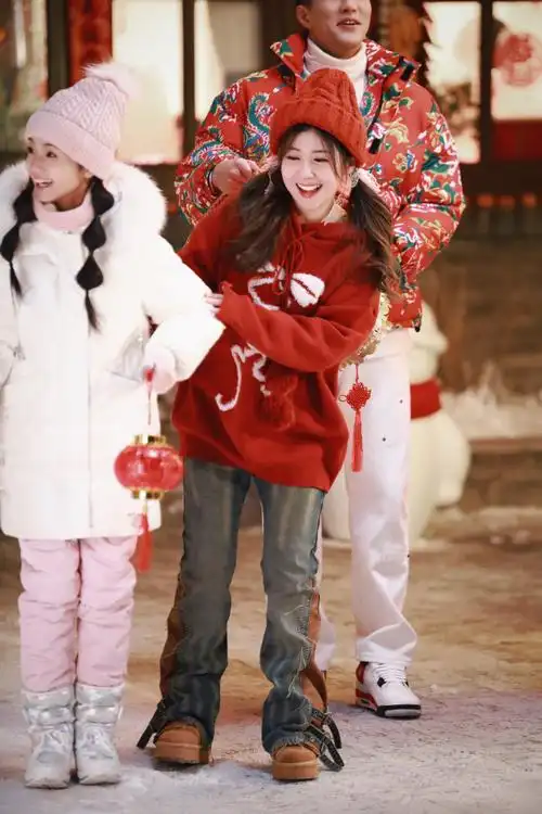 春晚##赖美云完美融入小砂糖橘##赖美云春晚玩转东北手绢