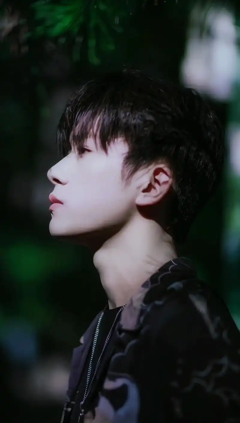 可以用美好来形容的人 #易烊千玺 #壁纸 #抖音美食创作人  - 抖音