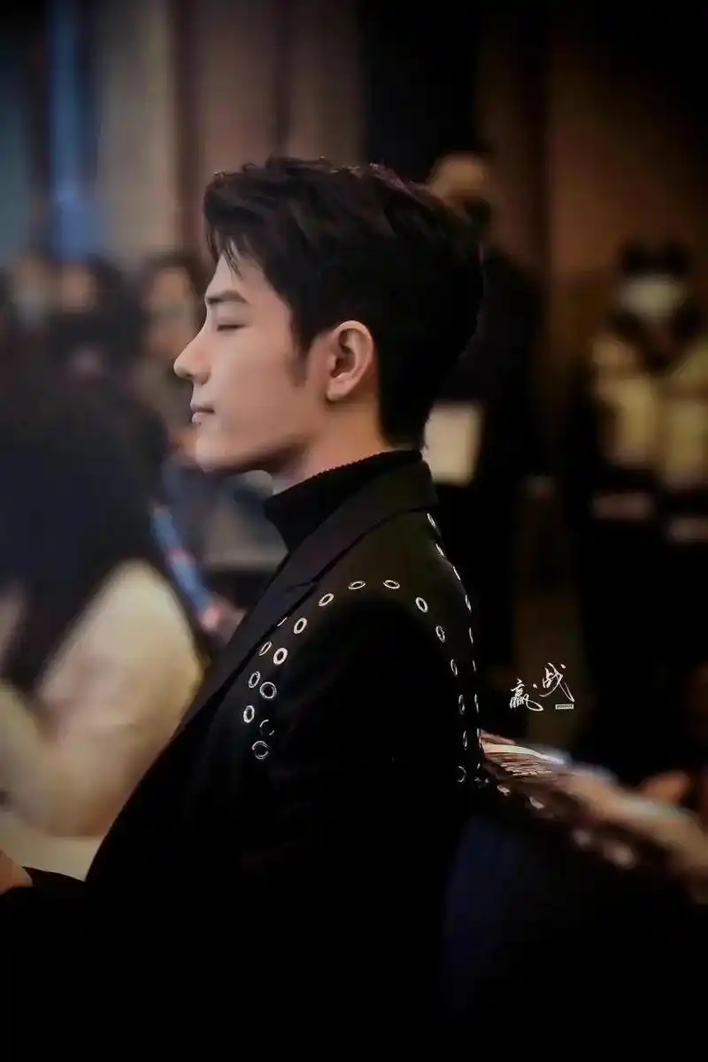 肖战  黑色西装yyds, 我的大明星,你在我的青春里满分 - 抖音