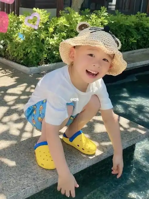 来看看龚俊小时候