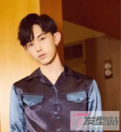 男生三七分带刘海发型 修颜洋气晋升时尚达人