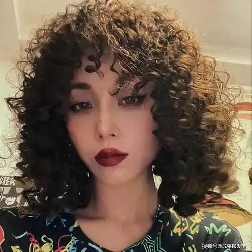 超a短发烫发来了!个性十足,让你在人群中脱颖而出!_发型_自然_卷发