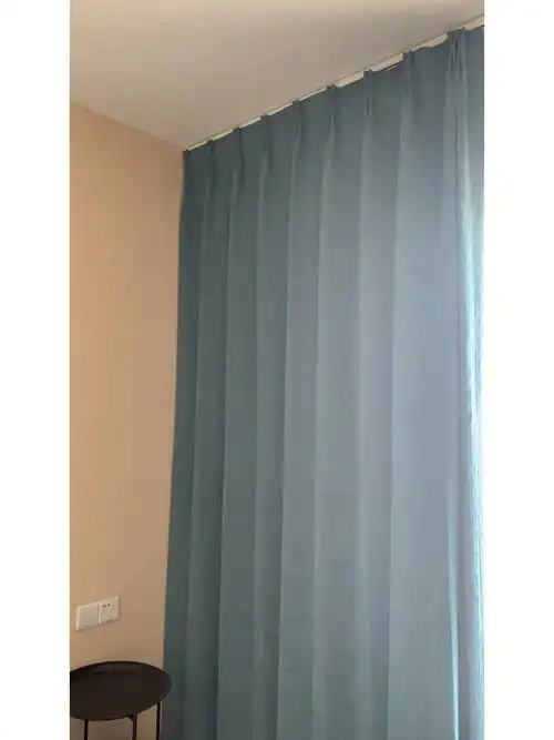 不喜欢罗马杆,这次尝试了顶装滑轮轨道,效果果然很惊艳#窗帘定制 #装