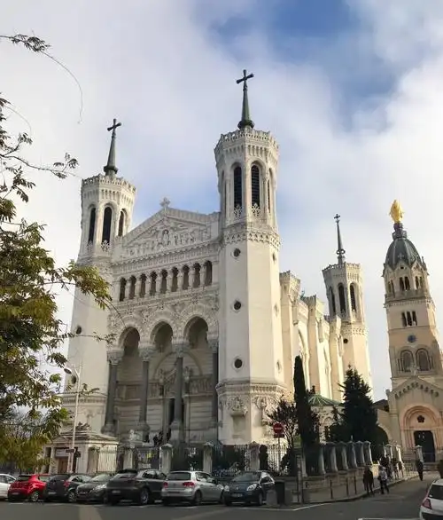 【携程攻略】里昂富尔维耶圣母教堂景点,一路走到山顶上的富维耶圣母