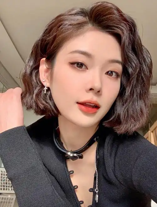 女生短发尴尬期烫发61法式烫复古港风蛋卷头