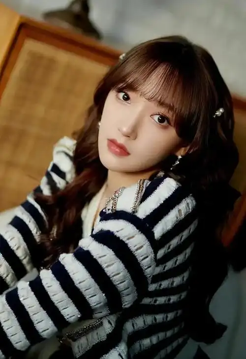 程潇风姿绰约俏丽写真,惊艳迷人!__财经头条