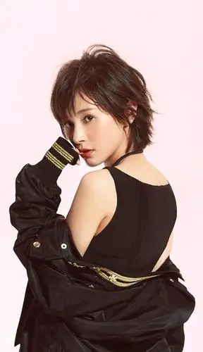 看到这张照片,王子文不仅穿,而是太阳能和甜美可爱的标志性的笑容也